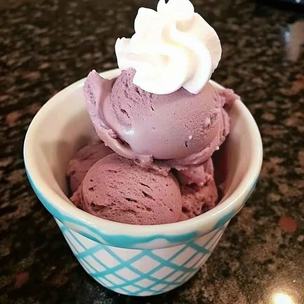 Black Raspberry Ice Cream: A Bold and Creamy Favorite You’ll Love 6 black raspberry ice cream in waffle cone